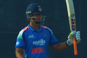 32 गेंदों पर तूफानी शतक, वैभव सूर्यवंशी का एशिया कप राइजिंग स्टार्स में बल्ले से बवंडर, छक्के- चौकों की बौछार SportsTak Hindi