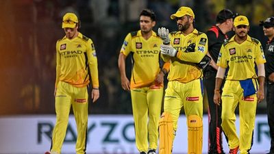 IPL 2026, CSK Retained and Release list: चेन्नई सुपर किंग्स ने रवींद्र जडेजा के साथ इन 5 खिलाड़ियों को किया रिलीज SportsTak Hindi