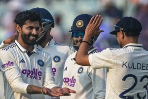 IND vs SA: दूसरे दिन गिरे 15 विकेट पर जडेजा के कमाल से भारत मजबूत, साउथ अफ्रीका के पास 63 रन की बढ़त, 7 बल्लेबाज गंवाए SportsTak Hindi