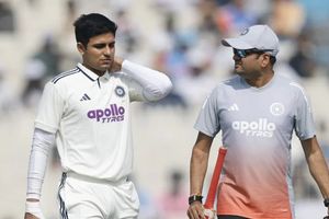 IND vs SA: शुभमन गिल कोलकाता टेस्ट से बाहर, BCCI ने भारतीय कप्तान की चोट पर दी बड़ी अपडेट SportsTak Hindi