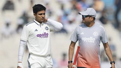 IND vs SA: शुभमन गिल कोलकाता टेस्ट से बाहर, BCCI ने भारतीय कप्तान की चोट पर दी बड़ी अपडेट SportsTak Hindi