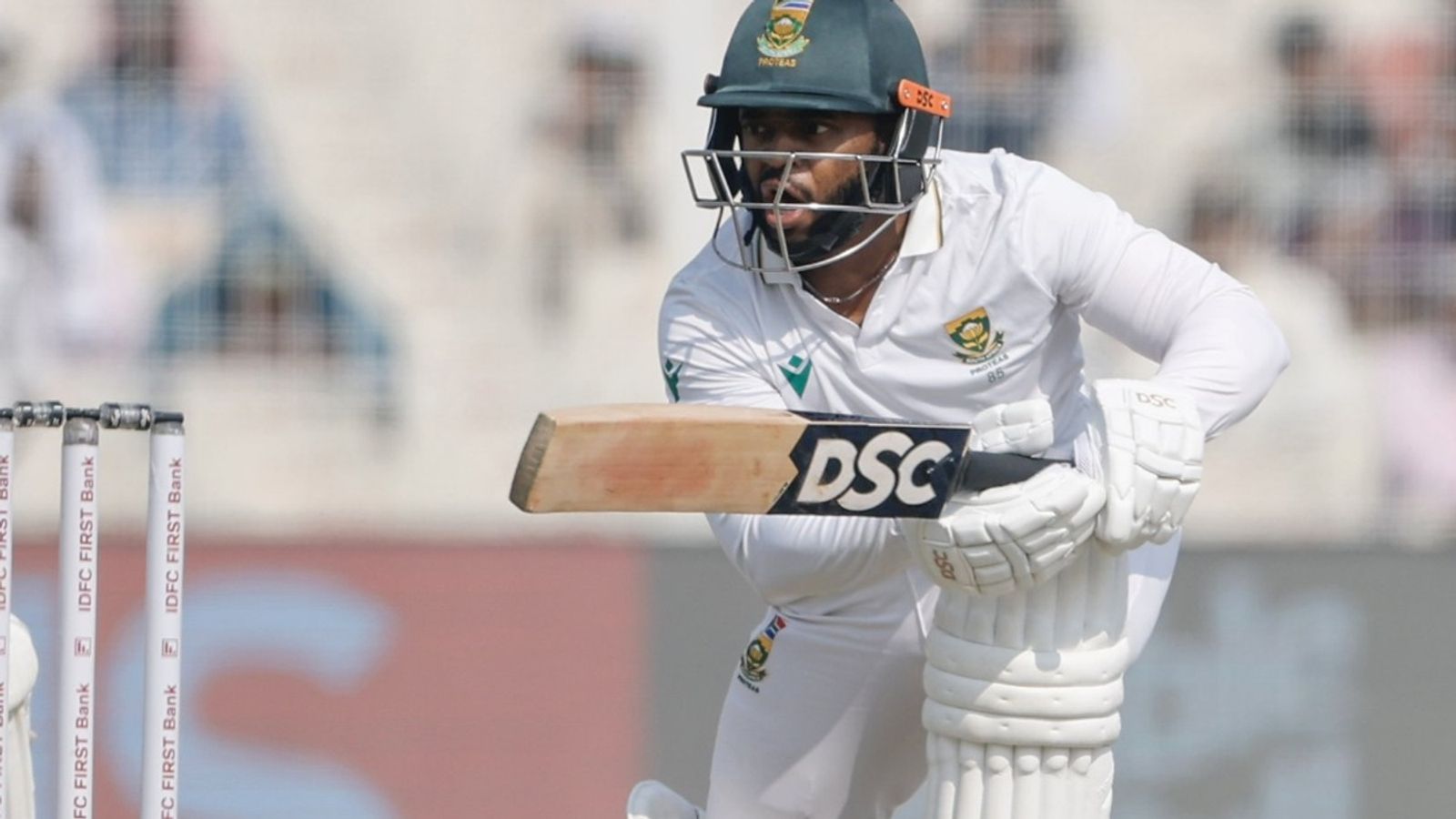 IND vs SA, 1st Test: टेंबा बवुमा की फिफ्टी के चलते भारत को कोलकाता टेस्ट में मिला 124 रन का लक्ष्य, साउथ अफ्रीका की दूसरी पारी 153 रन पर सिमटी IND vs SA, 1st Test: टेंबा बवुमा की फिफ्टी के चलते भारत को कोलकाता टेस्ट में मिला 124 रन का लक्ष्य, साउथ अफ्रीका की दूसरी पारी 153 रन पर सिमटी