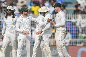 IND vs SA: साउथ अफ्रीका ने 15 साल बाद तोड़ा टीम इंडिया का घमंड, कोलकाता टेस्ट पर 30 रन से जमाया कब्जा, हार्मर- महाराज ने पलटा खेल SportsTak Hindi