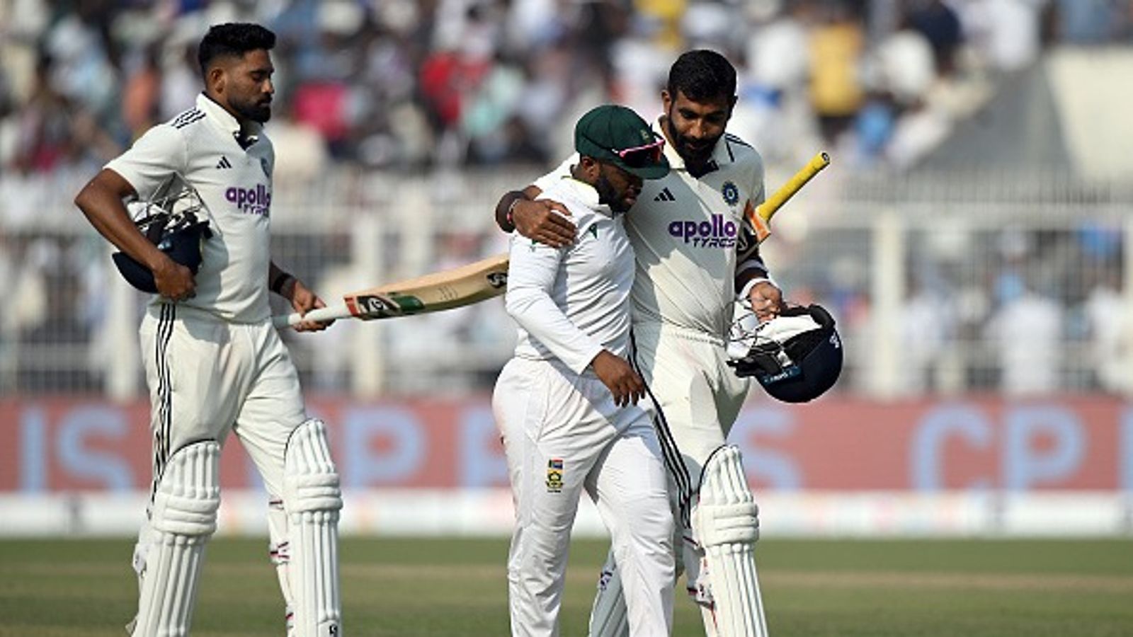 जसप्रीत बुमराह ने मैच खत्म होने के बाद टेंबा बवुमा से काफी देर तक की बात, गले लगाकर समझाया, VIDEO वायरल जसप्रीत बुमराह ने मैच खत्म होने के बाद टेंबा बवुमा से काफी देर तक की बात, गले लगाकर समझाया, VIDEO वायरल