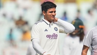 Shubman Gill Injury Update: टीम इंडिया के लिए अच्छी खबर! शुभमन गिल को अस्पताल से मिली छुट्टी, टीम होटल लौटे ইডেন টেস্টে শুভমন গিল কি আর খেলতে পারবেন? BCCI দিল বড় আপডেট