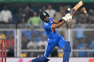 IND A vs SA A: गायकवाड़ के बल्ले ने फिर बरसाए रन, CSK के पूर्व खिलाड़ी के साथ मिलकर टीम इंडिया को 9 विकेट से जिताया SportsTak Hindi