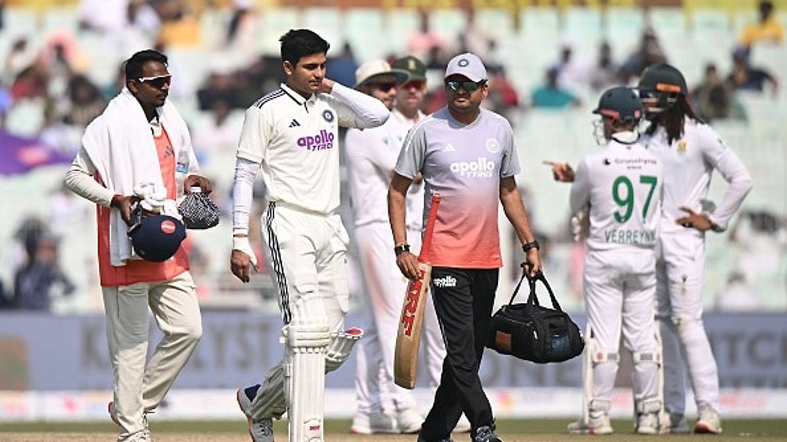 IND vs SA: शुभमन गिल दूसरे टेस्ट के लिए टीम इंडिया के साथ नहीं जा सकेंगे गुवाहाटी! अस्पताल से लौटने के बाद भारतीय कप्तान के सामने बड़ी चुनौती IND vs SA: शुभमन गिल दूसरे टेस्ट के लिए टीम इंडिया के साथ नहीं जा सकेंगे गुवाहाटी! अस्पताल से लौटने के बाद भारतीय कप्तान के सामने बड़ी चुनौती