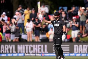 न्यूजीलैंड का स्टार खिलाड़ी शतक ठोकने के कुछ देर बाद सीरीज पर बाहर! जानें क्या है पूरा मामला SportsTak Hindi