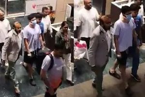 शुभमन गिल का अस्पताल से छुट्टी मिलने के बाद पहला Video आया सामने, सर्वाइकल कॉलर पहने बाहर निकले दिखे भारतीय कप्तान SportsTak Hindi