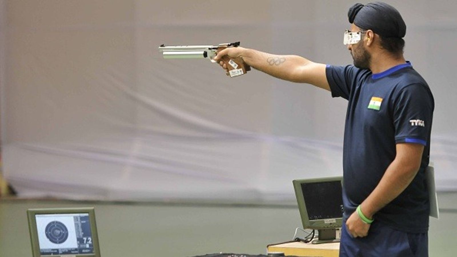 भारत के स्टार निशानेबाज गुरप्रीत वर्ल्ड चैंपियन बनने से करीब से चूके, इनर 10 के चलते हाथ से फिसला गोल्ड मेडल भारत के स्टार निशानेबाज गुरप्रीत वर्ल्ड चैंपियन बनने से करीब से चूके, इनर 10 के चलते हाथ से फिसला गोल्ड मेडल