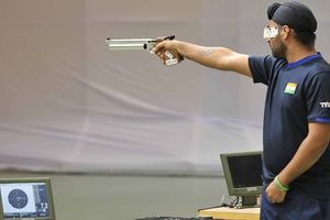 भारत के स्टार निशानेबाज गुरप्रीत वर्ल्ड चैंपियन बनने से करीब से चूके, इनर 10 के चलते हाथ से फिसला गोल्ड मेडल SportsTak Hindi