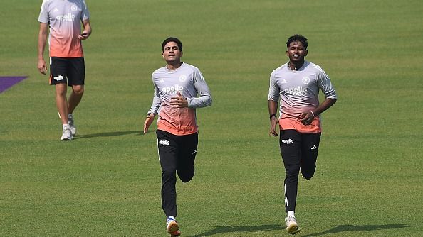 साउथ अफ्रीका के खिलाफ अगर दूसरे टेस्ट से बाहर होते हैं शुभमन गिल तो कौन करेगा रिप्लेस? पूर्व कप्तान ने दिया जवाब