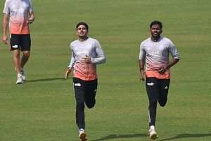 साउथ अफ्रीका के खिलाफ अगर दूसरे टेस्ट से बाहर होते हैं शुभमन गिल तो कौन करेगा रिप्लेस? पूर्व कप्तान ने दिया जवाब SportsTak Hindi