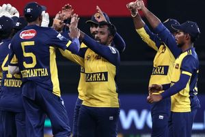 श्रीलंका के कप्तान समेत दो खिलाड़ी पाकिस्तान दौरा बीच छोड़कर घर लौटे, जानिए क्यों लिया ऐसा फैसला SportsTak Hindi