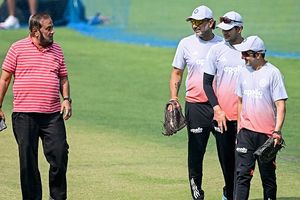 फिर टकराए गौतम गंभीर और ईडन गार्डन्स के पिच क्यूरेटर, हार के बाद कोलकाता के मैदान पर हुई सीक्रेट मीटिंग SportsTak Hindi