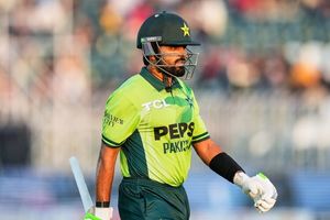 बाबर आजम को तेवर दिखाना पड़ा महंगा, आउट होने के बाद इस हरकत के लिए ICC में सुनाई सजा, जुर्माना भी ठोका SportsTak Hindi