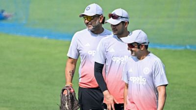 IND vs SA: शुभमन की जगह लेने के दावेदार की प्रैक्टिस में खुली पोल, बार-बार लगा बल्ले का बाहरी किनारा, गंभीर-कोटक को देनी पड़ी सलाह SportsTak Hindi