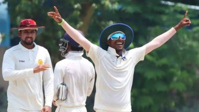 टीम इंडिया ने प्रैक्टिस में बुलाया दोनों हाथ से बॉलिंग करने वाला खिलाड़ी, जडेजा-सुंदर और जुरेल की हुई परीक्षा SportsTak Hindi