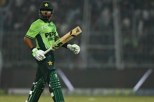 बाबर आजम की जिम्बाब्वे के खिलाफ फजीहत, इंटरनेशनल टी20 में 9वीं बार हुए डक, शाहिद अफरीदी से निकले आगे SportsTak Hindi