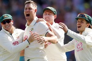 Ashes 2025-26: ऑस्ट्रेलिया ने पर्थ टेस्ट के लिए प्लेइंग XI का किया ऐलान, दो खिलाड़ियों का डेब्यू तो जबरदस्त फॉर्म में चल रहे ऑलराउंडर को किया बाहर SportsTak Hindi