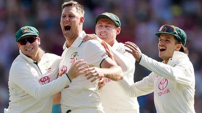 Ashes 2025-26: ऑस्ट्रेलिया ने पर्थ टेस्ट के लिए प्लेइंग XI का किया ऐलान, दो खिलाड़ियों का डेब्यू तो जबरदस्त फॉर्म में चल रहे ऑलराउंडर को किया बाहर SportsTak Hindi