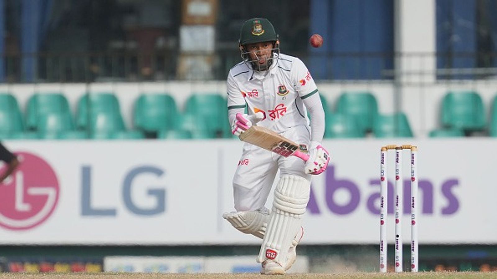 मुशफिकुर रहीम की दिग्गजों के क्लब में एंट्री, करियर के 100वें टेस्ट में शतक ठोकने वाले बने दुनिया के 11वें बल्लेबाज मुशफिकुर रहीम की दिग्गजों के क्लब में एंट्री, करियर के 100वें टेस्ट में शतक ठोकने वाले बने दुनिया के 11वें बल्लेबाज