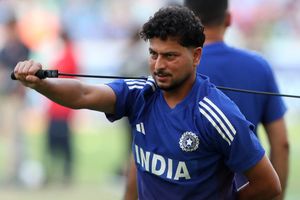 साउथ अफ्रीका के खिलाफ दूसरे टेस्ट से पहले कुलदीप यादव का विस्फोटक बयान, कहा - 3 से 4 साल में करियर... SportsTak Hindi