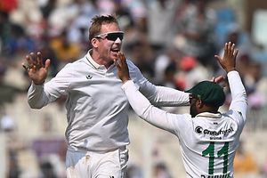 साउथ अफ्रीकी कोच ने दूसरे टेस्ट के लिए टीम इंडिया को चेताया, कहा - एक बार गेंद घूमी तो... SportsTak Hindi