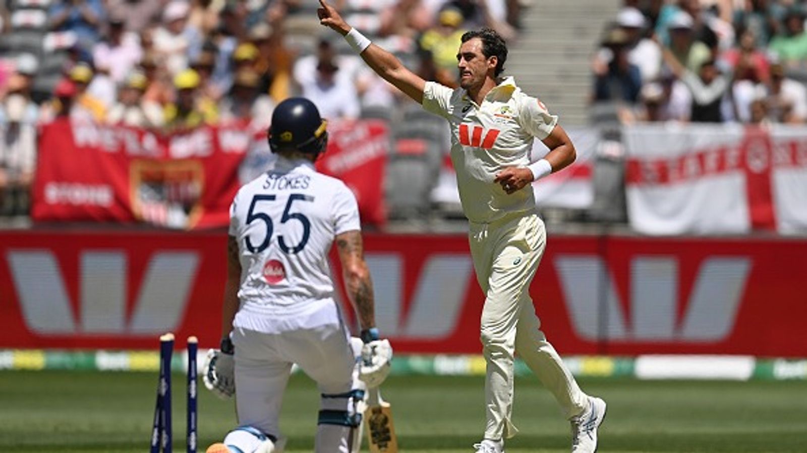 AUS vs ENG: मिचेल स्टार्क ने इंग्लैंड के बैजबॉल क्रिकेट की उड़ाई धज्जियां, सात विकेट लेकर अंग्रेजों की पहली पारी को 172 रन पर किया ढेर AUS vs ENG: मिचेल स्टार्क ने इंग्लैंड के बैजबॉल क्रिकेट की उड़ाई धज्जियां, सात विकेट लेकर अंग्रेजों की पहली पारी को 172 रन पर किया ढेर