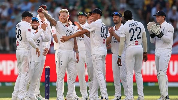 Ashes: पर्थ टेस्ट में इंग्लैंड 49 रन से आगे, मिचेल स्टार्क के सात विकेट का बेन स्टोक्स ने दिया मुंहतोड़ जवाब, फाइफर के दम पर ऑस्ट्रेलिया को 123 रन पर दिए 9 झटके 