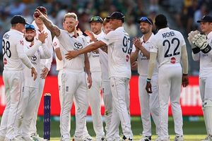 Ashes: पर्थ टेस्ट में इंग्लैंड 49 रन से आगे, मिचेल स्टार्क के सात विकेट का बेन स्टोक्स ने दिया मुंहतोड़ जवाब, फाइफर के दम पर ऑस्ट्रेलिया को 123 रन पर दिए 9 झटके SportsTak Hindi