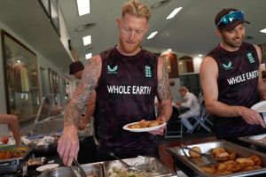 Aus vs ENG: इंग्लैंड एशेज में साथ लेकर गया शेफ, ऑस्ट्रेलियाई कुक पर भरोसा नहीं, जानिए क्या खाते हैं इंग्लिश खिलाड़ी SportsTak Hindi