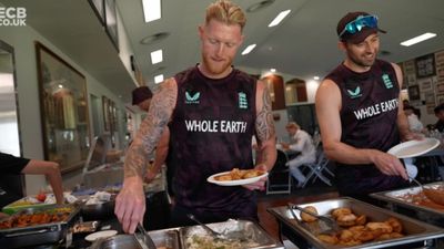 Aus vs ENG: इंग्लैंड एशेज में साथ लेकर गया शेफ, ऑस्ट्रेलियाई कुक पर भरोसा नहीं, जानिए क्या खाते हैं इंग्लिश खिलाड़ी SportsTak Hindi