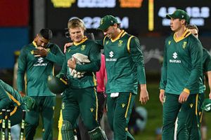 IND vs SA: साउथ अफ्रीका ने भारत के खिलाफ वनडे-टी20 स्क्वॉड का किया ऐलान, 17 महीने बाद इस धाकड़ खिलाड़ी की वापसी, जानिए किस-किसका हुआ सेलेक्शन SportsTak Hindi