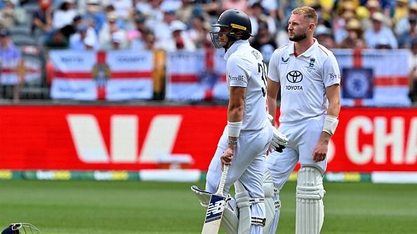 AUS vs ENG: इंग्लिश बल्लेबाज को कैच आउट देने पर विवाद, बल्ले-गेंद में दिखी दूरी, थर्ड अंपायर ने फैसला करने में लिए 4 मिनट, देखिए Video