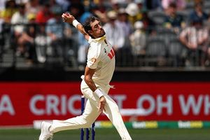 मिचेल स्टार्क जैसा कोई नहीं, अंग्रेजों को किया पूरी तरह पस्त, 12 सालों में ऐसा करने वाले बने दुनिया के पहले पेसर SportsTak Hindi