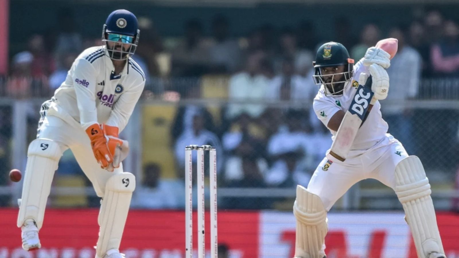 IND vs SA: साउथ अफ्रीकी बैटिंग ने टीम इंडिया को किया परेशान, कुलदीप ने बचाई लाज, मेहमानों ने पहले दिन बनाए 247 रन IND vs SA: साउथ अफ्रीकी बैटिंग ने टीम इंडिया को किया परेशान, कुलदीप ने बचाई लाज, मेहमानों ने पहले दिन बनाए 247 रन