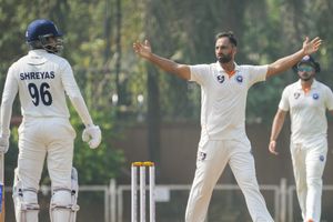 रणजी ट्रॉफी में बल्लेबाजों का काल बना पेसर मुंबई इंडियंस में होगा शामिल! IPL 2026 ऑक्शन से आई यह अपडेट SportsTak Hindi