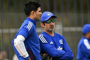 IND vs SA : वनडे-T20I टीम इंडिया का कब होगा ऐलान, शुभमन गिल के बाहर रहने पर कौन होगा कप्तान? इन दो प्लेयर्स में कड़ी टक्कर SportsTak Hindi