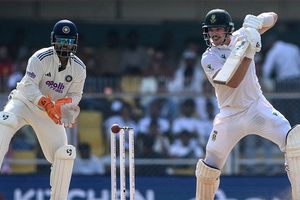 गुवाहाटी में पहले दिन 6 विकेट पर 247 रन बनने से निराश साउथ अफ्रीकी बैटर, कहा - कुलदीप हर बार... SportsTak Hindi