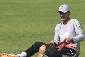 बड़ी खबर : शुभमन गिल वनडे सीरीज से हुए बाहर, T20I खेलने पर भी मंडराया संकट, जानें क्यों ? SportsTak Hindi