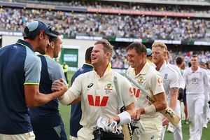 2 दिन में एशेज टेस्ट खत्म होने से क्रिकेट ऑस्ट्रेलिया को करोड़ों का चूना, सोल्ड आउट टिकटों ने दिया दर्द, तूफानी जीत पड़ी जेब पर भारी SportsTak Hindi