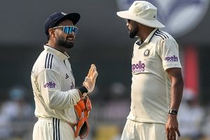 'घर पर खेल रहा है क्या?' ऋषभ पंत ने बीच मैच में कुलदीप यादव की लगाई क्लास, स्लो ओवर रेट की चेतावनी मिलने पर खोया आपा SportsTak Hindi