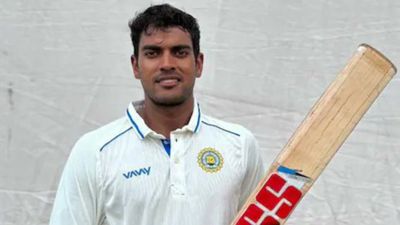 5 मैच में 3 शतक-2 फिफ्टी, डेब्यू में उड़ाया दोहरा शतक, 93 की औसत से बरसाए 651 रन, अर्जुन तेंदुलकर के साथी का रणजी में कोहराम SportsTak Hindi