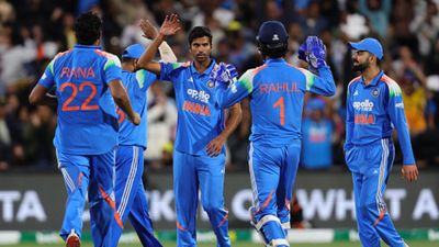 IND vs SA: भारतीय वनडे टीम में 2 साल बाद इन सूरमाओं को मिला मौका, जानिए स्क्वॉड में क्या-क्या बदला SportsTak Hindi