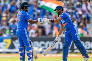 Indian ODI Team: आखिरी वनडे में शतक, 57 की औसत और 99 की स्ट्राइक रेट, फिर भी नहीं मिल रहा मौका, लगातार 5वीं सीरीज में अनदेखी SportsTak Hindi