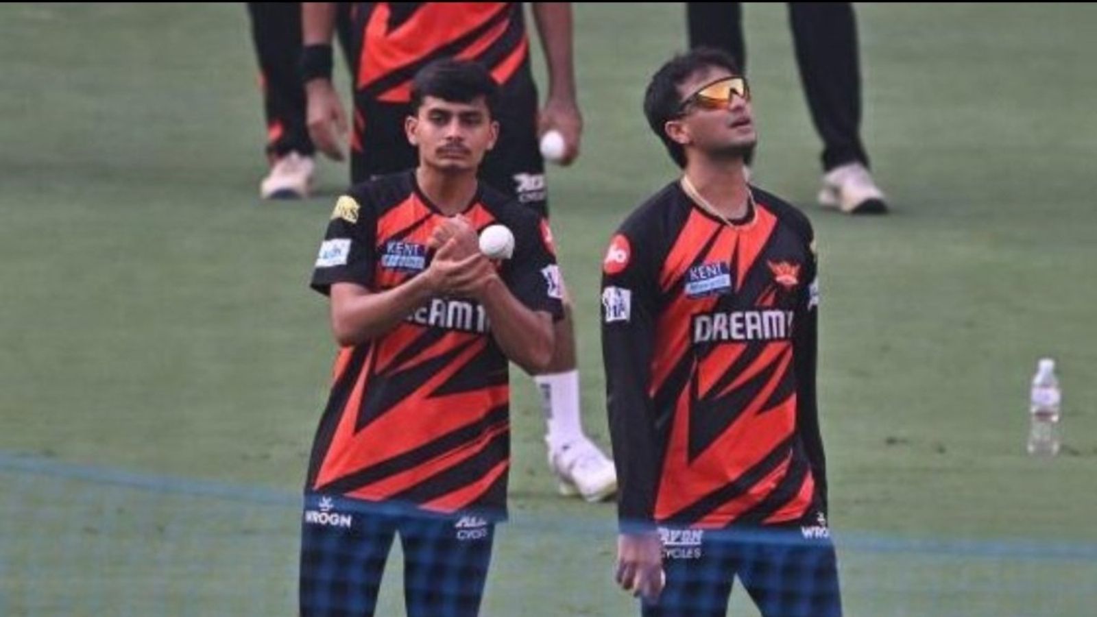 IPL 2026 Auction से पहले भारत के इस अनजाने गेंदबाज की धूम, क्लासेन को बनाया घनचक्कर, रह चुका है नेट बॉलर, जानिए कौन IPL 2026 Auction से पहले भारत के इस अनजाने गेंदबाज की धूम, क्लासेन को बनाया घनचक्कर, रह चुका है नेट बॉलर, जानिए कौन