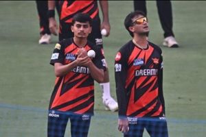 IPL 2026 Auction से पहले भारत के इस अनजाने गेंदबाज की धूम, क्लासेन को बनाया घनचक्कर, रह चुका है नेट बॉलर, जानिए कौन SportsTak Hindi