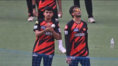 IPL 2026 Auction से पहले भारत के इस अनजाने गेंदबाज की धूम, क्लासेन को बनाया घनचक्कर, रह चुका है नेट बॉलर, जानिए कौन SportsTak Hindi