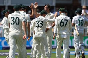 Ashes 2025: ऑस्ट्रेलिया को पर्थ की जीत के बाद लगा झटका, यह धाकड़ खिलाड़ी दूसरे टेस्ट से भी बाहर SportsTak Hindi